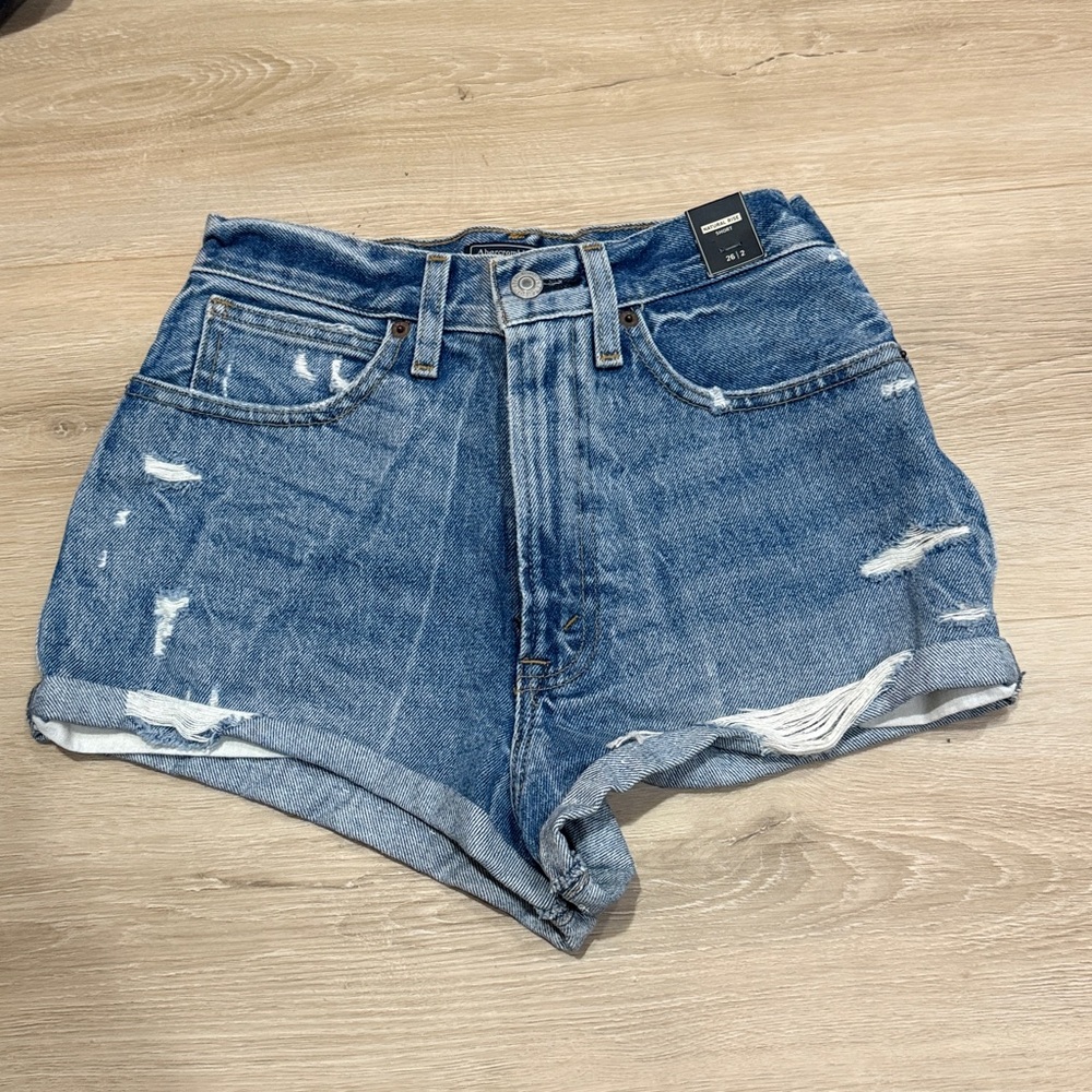 NEW!! 🚨 Abercrombie & Fitch The Natural Rise short, Blue Jean Size 26/2